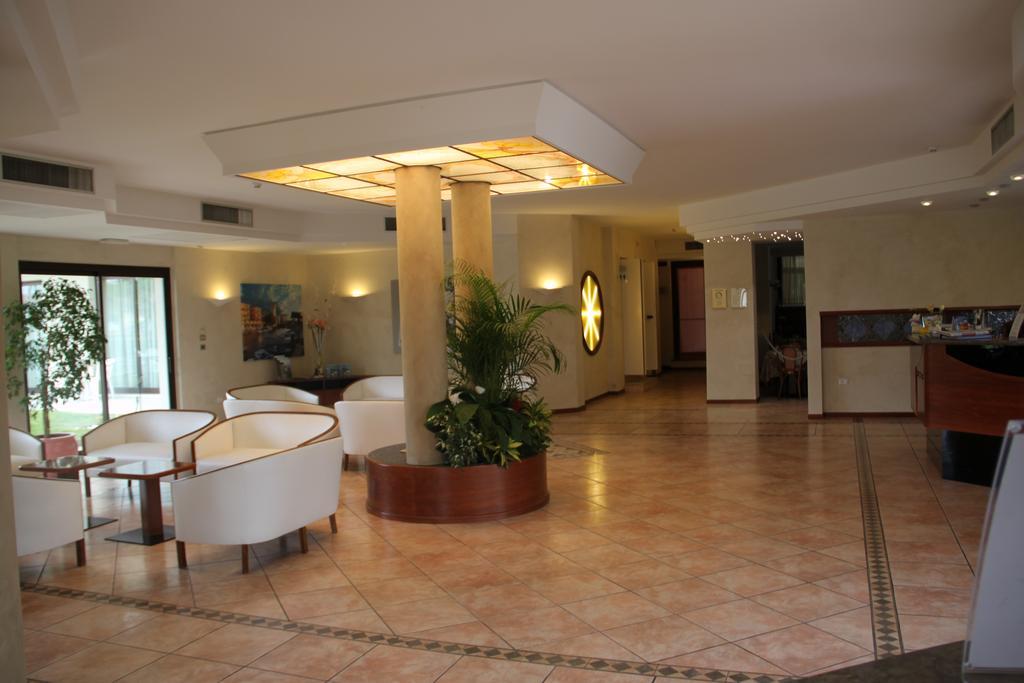 Hotel Porto Azzurro Sirmione Extérieur photo
